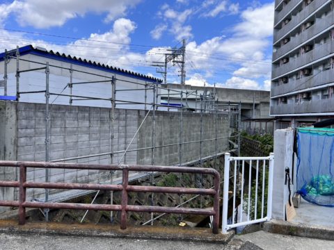 兵庫県尼崎市　W工場様　擁壁撤去用足場工事