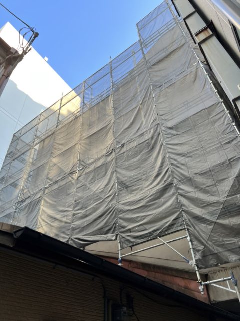 大阪市阿倍野区　Aビル　改修工事に伴う外壁塗装用足場工事